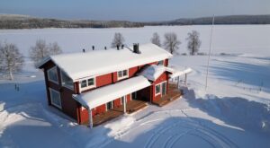 Villa Lehtoniemi and Sonkajärvi lake in winter