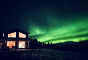 Villa Lehtoniemi à Rovaniemi en Laponie sous les aurores boréales